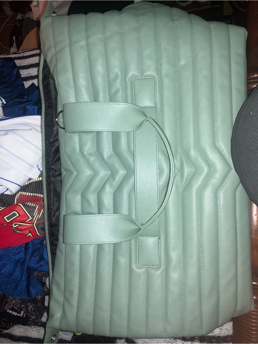 Vince Camuto chevron puffer design sage green tote , NWT, (20”x14x 10”)